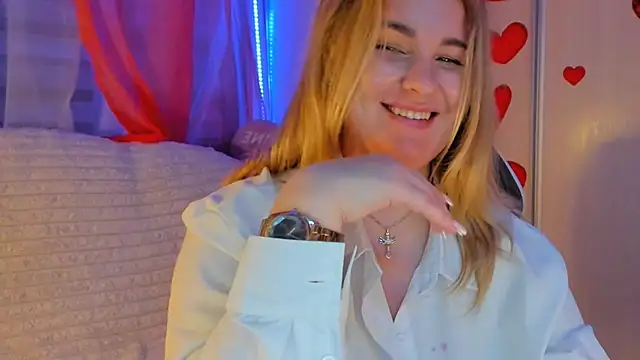 Snapshot of CoraSwon chatting on 5, 3, 2025 CoraSwon online show from 5, 3, 2025