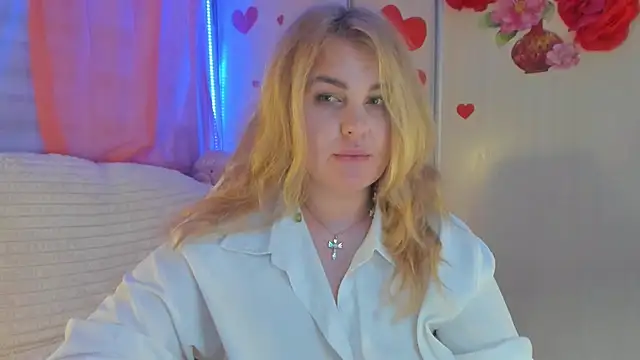 Snapshot of CoraSwon chatting on 6, 3, 2025 CoraSwon online show from 6, 3, 2025