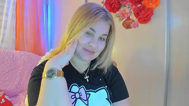 Snapshot of CoraSwon chatting on 6, 3, 2025 CoraSwon online show from 6, 3, 2025