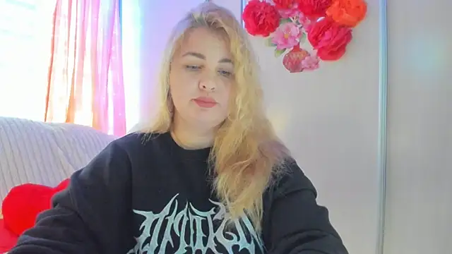 Snapshot of CoraSwon chatting on 11, 3, 2025 CoraSwon online show from 11, 3, 2025