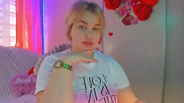 Snapshot of CoraSwon chatting on 14, 3, 2025 CoraSwon online show from 14, 3, 2025