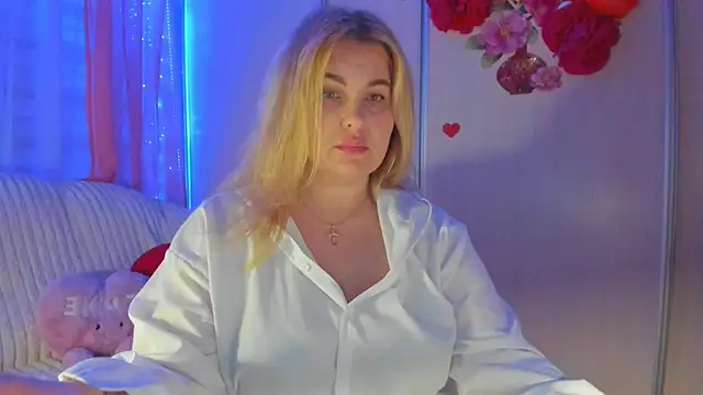 Snapshot of CoraSwon chatting on 15, 3, 2025 CoraSwon online show from 15, 3, 2025