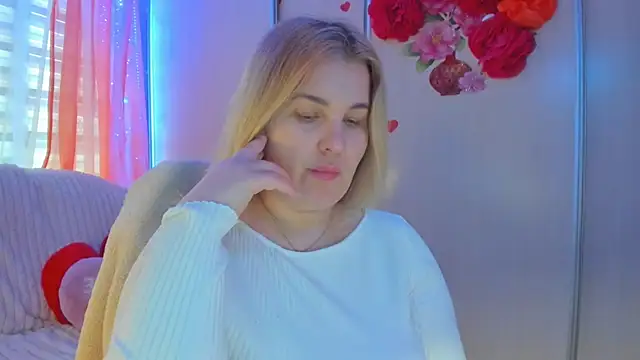 Snapshot of CoraSwon chatting on 17, 3, 2025 CoraSwon online show from 17, 3, 2025