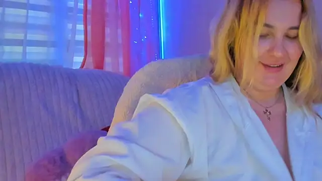 Snapshot of CoraSwon chatting on 17, 3, 2025 CoraSwon online show from 17, 3, 2025