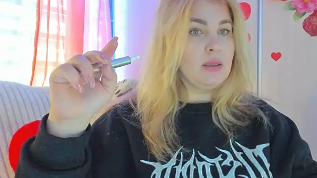 Snapshot of CoraSwon chatting on 19, 3, 2025 CoraSwon online show from 19, 3, 2025