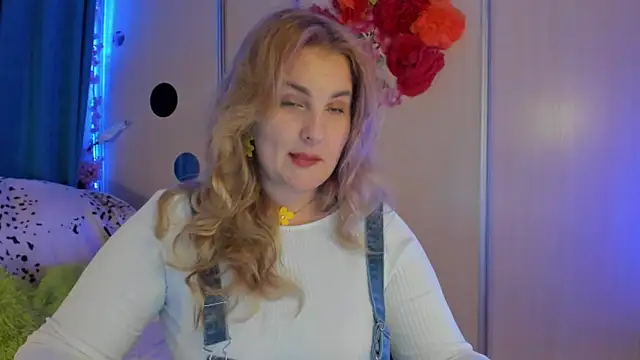 Snapshot of CoraSwon chatting on 13, 9, 2025 CoraSwon online show from 13, 9, 2025