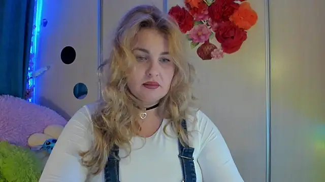 Snapshot of CoraSwon chatting on 15, 9, 2025 CoraSwon online show from 15, 9, 2025