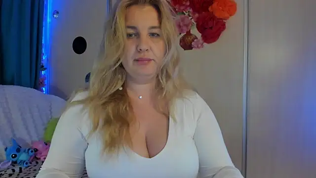 Snapshot of CoraSwon chatting on 25, 9, 2025 CoraSwon online show from 25, 9, 2025