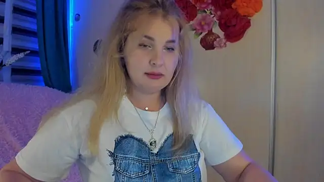 Snapshot of CoraSwon chatting on 28, 9, 2025 CoraSwon online show from 28, 9, 2025