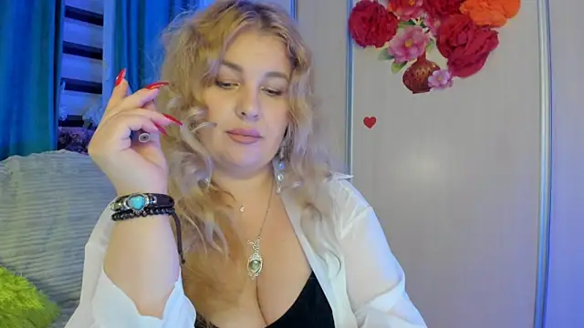 Snapshot of CoraSwon chatting on 1, 10, 2025 CoraSwon online show from 1, 10, 2025