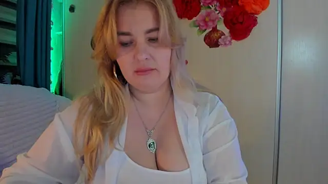 Snapshot of CoraSwon chatting on 24, 10, 2025 CoraSwon online show from 24, 10, 2025