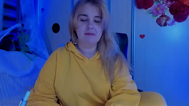 Snapshot of CoraSwon chatting on 3, 11, 2025 CoraSwon online show from 3, 11, 2025