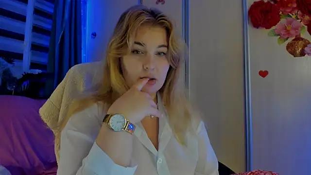 Snapshot of CoraSwon chatting on 9, 11, 2025 CoraSwon online show from 9, 11, 2025