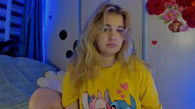 Snapshot of CoraSwon chatting on 11, 11, 2025 CoraSwon online show from 11, 11, 2025