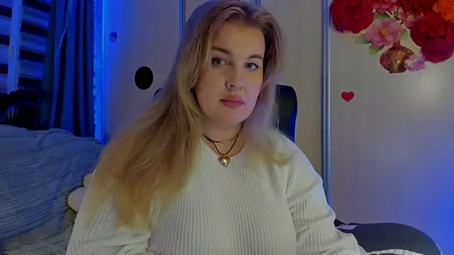 Snapshot of CoraSwon chatting on 13, 11, 2025 CoraSwon online show from 13, 11, 2025