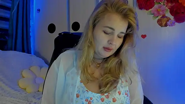 Snapshot of CoraSwon chatting on 15, 11, 2025 CoraSwon online show from 15, 11, 2025