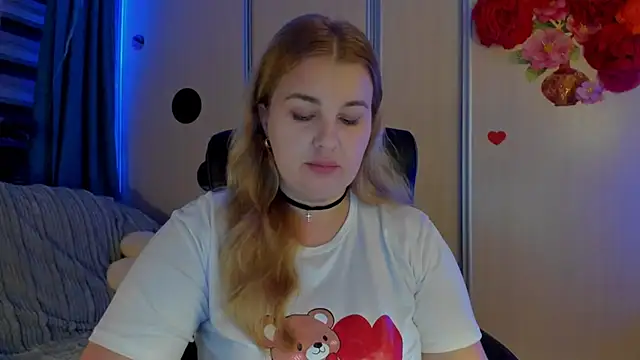 Snapshot of CoraSwon chatting on 17, 11, 2025 CoraSwon online show from 17, 11, 2025