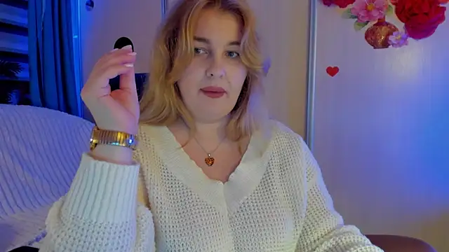 Snapshot of CoraSwon chatting on 21, 11, 2025 CoraSwon online show from 21, 11, 2025