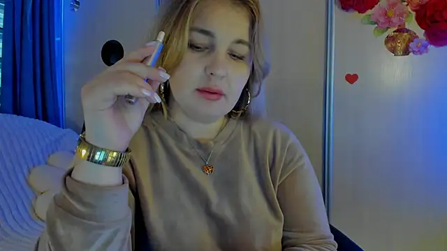 Snapshot of CoraSwon chatting on 25, 11, 2025 CoraSwon online show from 25, 11, 2025