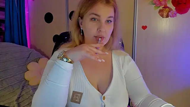 Snapshot of CoraSwon chatting on 27, 11, 2025 CoraSwon online show from 27, 11, 2025