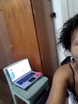 Snapshot of littlebrunett chatting on 6, 3, 2025 littlebrunett online show from 6, 3, 2025