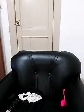 Snapshot of littlebrunett chatting on 12, 3, 2025 littlebrunett online show from 12, 3, 2025