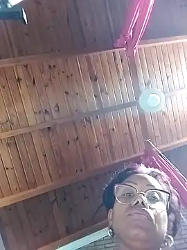 Snapshot of littlebrunett chatting on 1, 2, 2026 littlebrunett online show from 1, 2, 2026