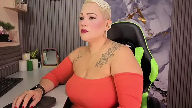 Snapshot of GianellaCox_ chatting on 18, 7, 2026 GianellaCox online show from 18, 7, 2026