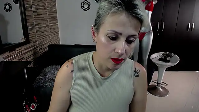 Emma Rizzoo online show from 6, 2, 2025