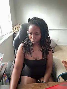 LeyaHoneybuns online show from 27, 5, 2026