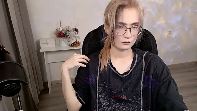 CuteYukiKun online show from 7, 4, 2026