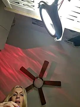 Snapshot of Ina_HotX chatting on 17, 12, 2024 Ina HotX online show from 17, 12, 2024