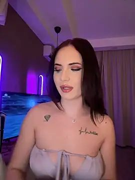 Snapshot of AvaGianna chatting on 4, 2, 2025 AvaGianna online show from 4, 2, 2025