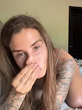 Snapshot of EmiliaCatalina chatting on 20, 1, 2025 EmiliaCatalina online show from 20, 1, 2025