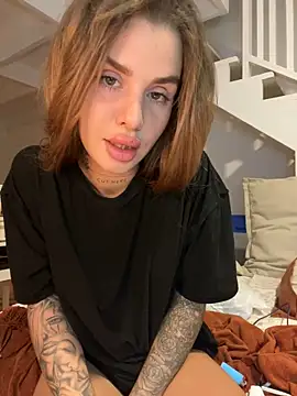 Snapshot of EmiliaCatalina chatting on 7, 2, 2025 EmiliaCatalina online show from 7, 2, 2025