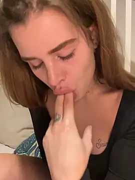 Snapshot of EmiliaCatalina chatting on 23, 2, 2025 EmiliaCatalina online show from 23, 2, 2025