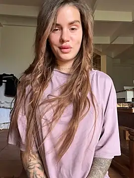 Snapshot of EmiliaCatalina chatting on 12, 3, 2025 EmiliaCatalina online show from 12, 3, 2025