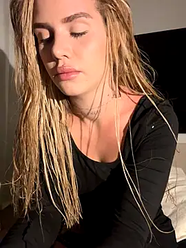 Snapshot of EmiliaCatalina chatting on 13, 9, 2025 EmiliaCatalina online show from 13, 9, 2025