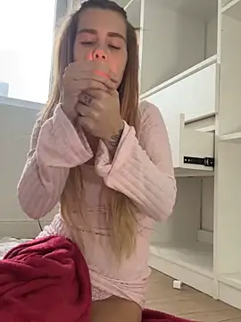 Snapshot of EmiliaCatalina chatting on 29, 10, 2025 EmiliaCatalina online show from 29, 10, 2025