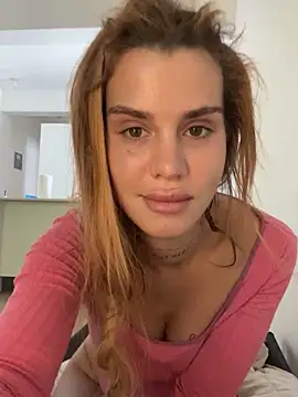 Snapshot of EmiliaCatalina chatting on 8, 11, 2025 EmiliaCatalina online show from 8, 11, 2025