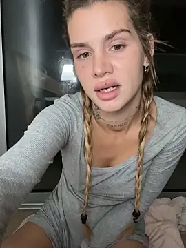 Snapshot of EmiliaCatalina chatting on 15, 11, 2025 EmiliaCatalina online show from 15, 11, 2025