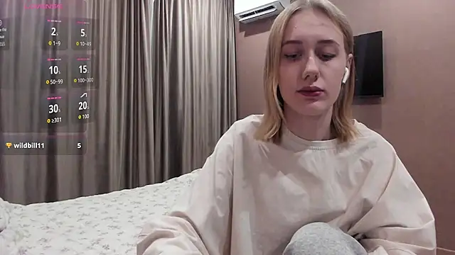 Snapshot of Mika_Ray chatting on 9, 11, 2025 Mika Ray online show from 9, 11, 2025