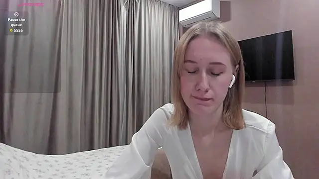 Snapshot of Mika_Ray chatting on 26, 11, 2025 Mika Ray online show from 26, 11, 2025