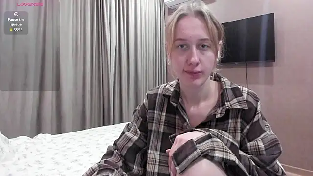 Snapshot of Mika_Ray chatting on 27, 11, 2025 Mika Ray online show from 27, 11, 2025