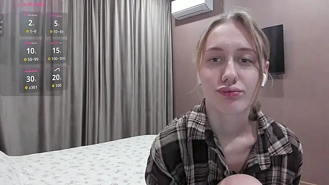 Snapshot of Mika_Ray chatting on 4, 12, 2025 Mika Ray online show from 4, 12, 2025