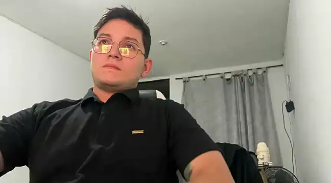 Snapshot of unoxestres chatting on 2, 1, 2025 unoxestres online show from 2, 1, 2025