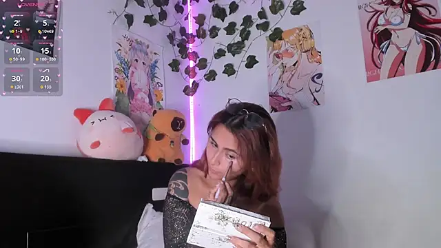 Snapshot of Violette-Ramirez01 chatting on 6, 12, 2024 Violette-Ramirez01 online show from 6, 12, 2024