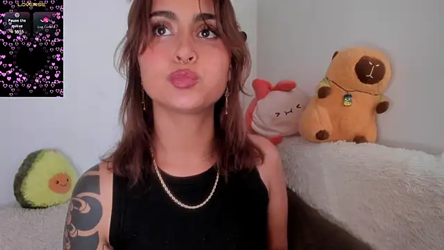 Snapshot of Violette-Ramirez01 chatting on 6, 10, 2025 Violette-Ramirez01 online show from 6, 10, 2025