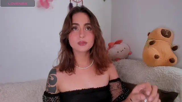 Snapshot of Violette-Ramirez01 chatting on 16, 11, 2025 Violette-Ramirez01 online show from 16, 11, 2025