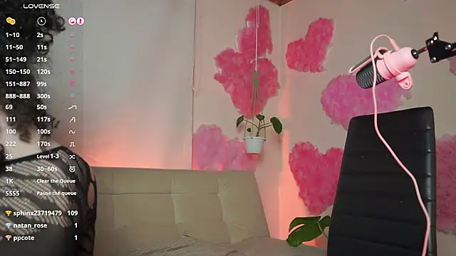 Snapshot of roselinedior chatting on 4, 3, 2025 roselinedior online show from 4, 3, 2025